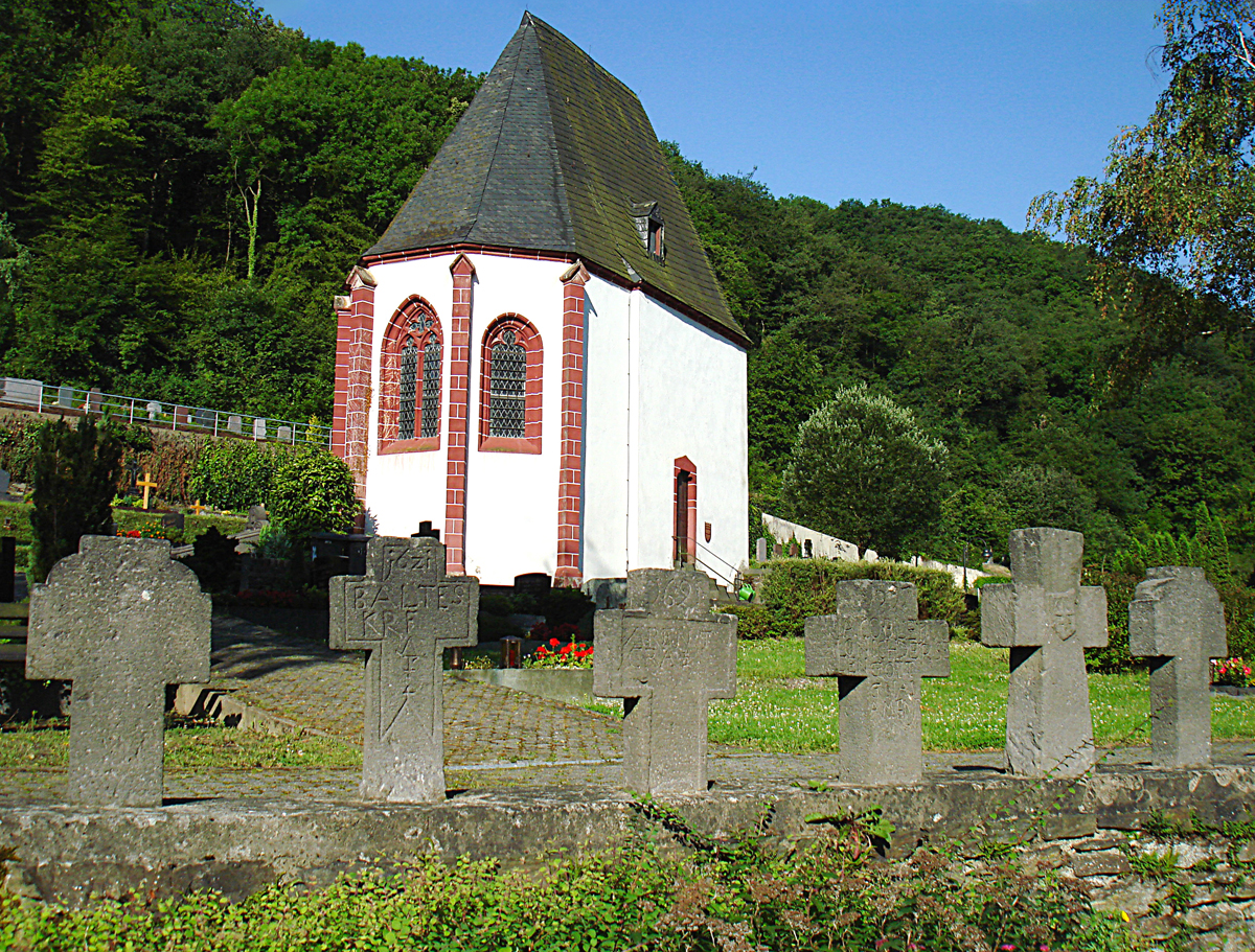 Friedhof Kobern mit Dreikönigskapelle