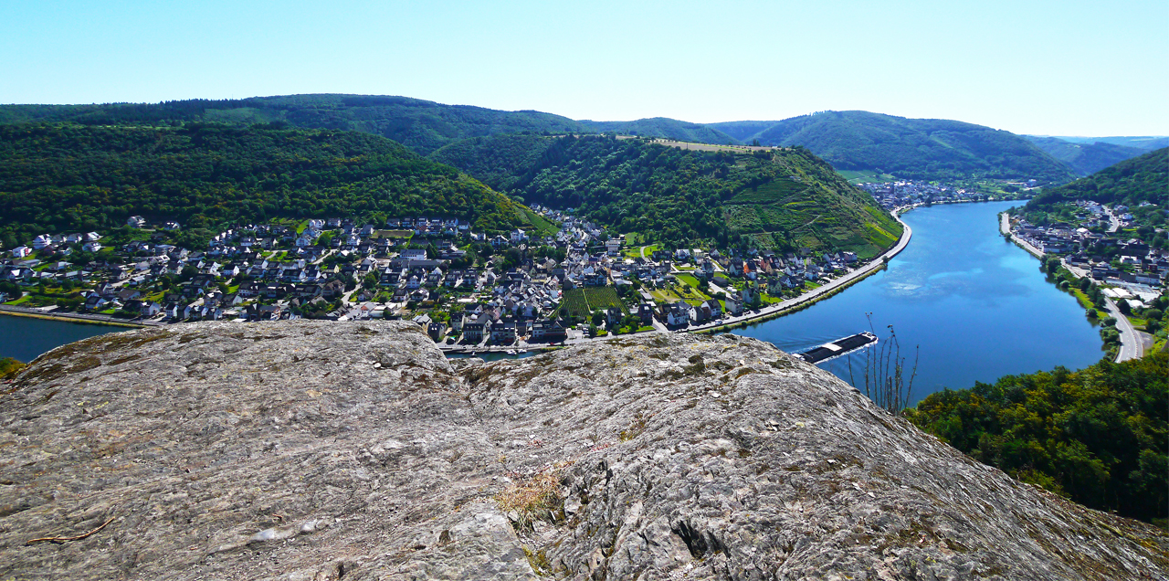 Blick vom Ausoniusstein in Lehmen auf verschiedene Untermoselgemeinden (C) Gerhard Haag